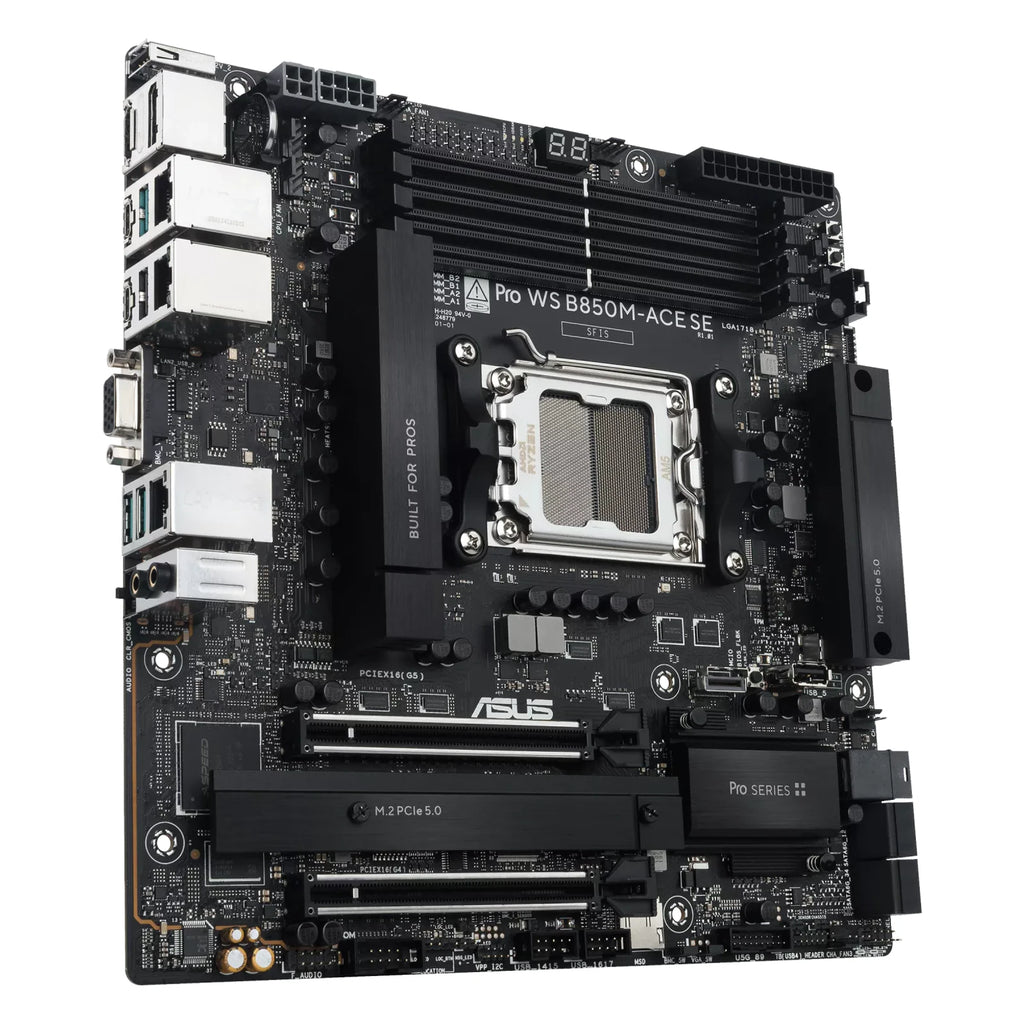 ASUS Pro WS B850M-ACE SE — vue en perspective à 45 degrés sur fond blanc carré — réf. 90MB1MN0-M0EAY0