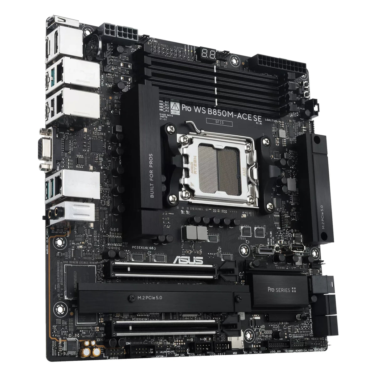 ASUS Pro WS B850M-ACE SE — vue en perspective à 45 degrés sur fond blanc carré — réf. 90MB1MN0-M0EAY0