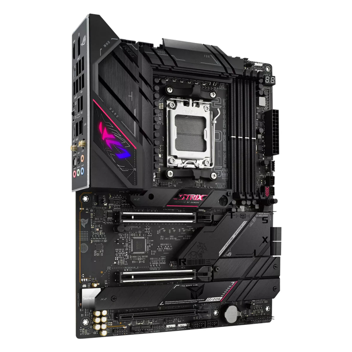 ASUS ROG STRIX B650E-E GAMING WIFI — vue en perspective sur fond blanc carré — réf. 90MB1BB0-M0EAY0