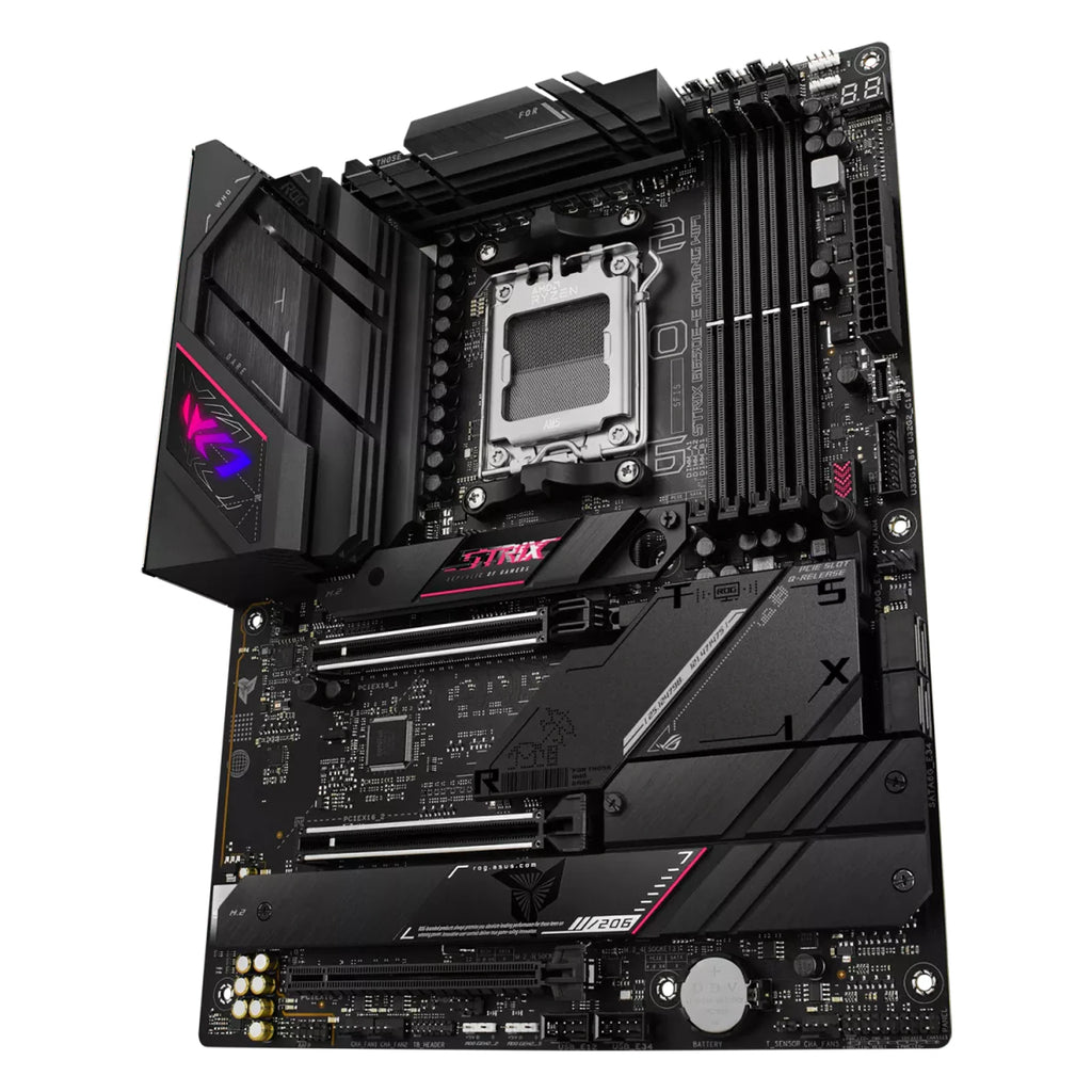 ASUS ROG STRIX B650E-E GAMING WIFI — vue en perspective sur fond blanc carré — réf. 90MB1BB0-M0EAY0