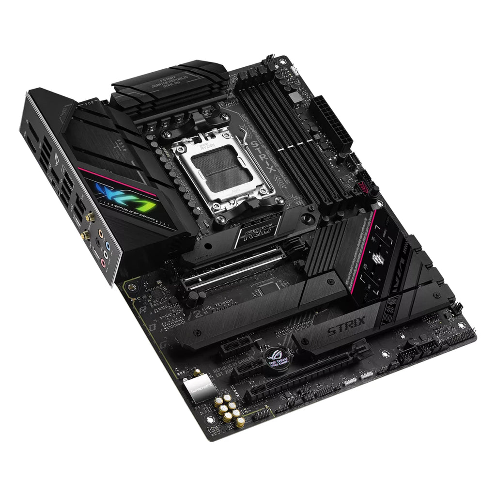 ASUS ROG STRIX B650E-F GAMING WIFI — vue en perspective sur fond blanc carré — réf. 90MB1BQ0-M0EAY0