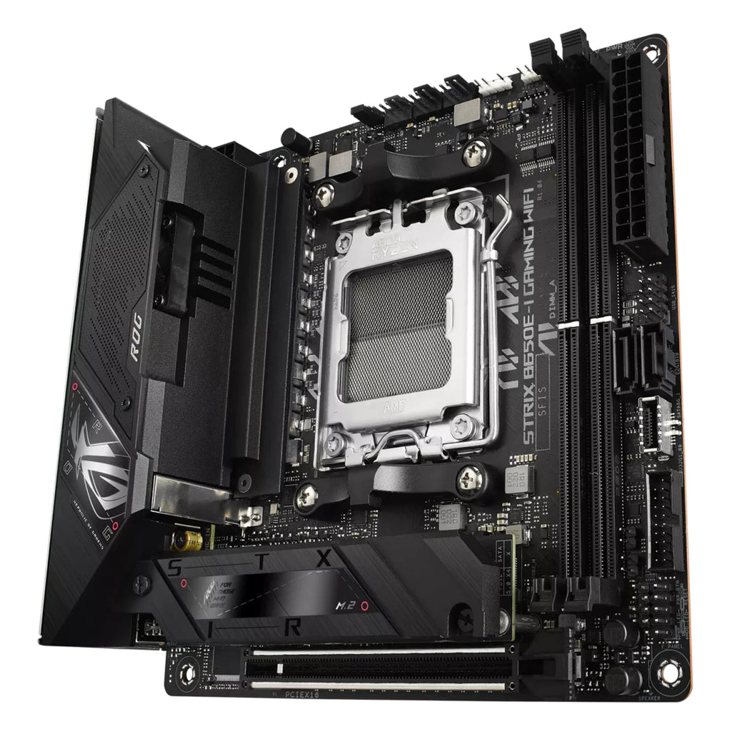 ASUS ROG STRIX B650E-I GAMING WIFI — vue en perspective sur fond blanc carré — réf. 90MB1BI0-M0EAY0