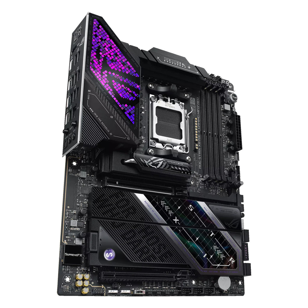 ASUS ROG STRIX X870E-E GAMING WIFI7 NEO — vue en perspective à 60 degrés sur fond blanc carré — réf. 90MB1P20-M0EAY0