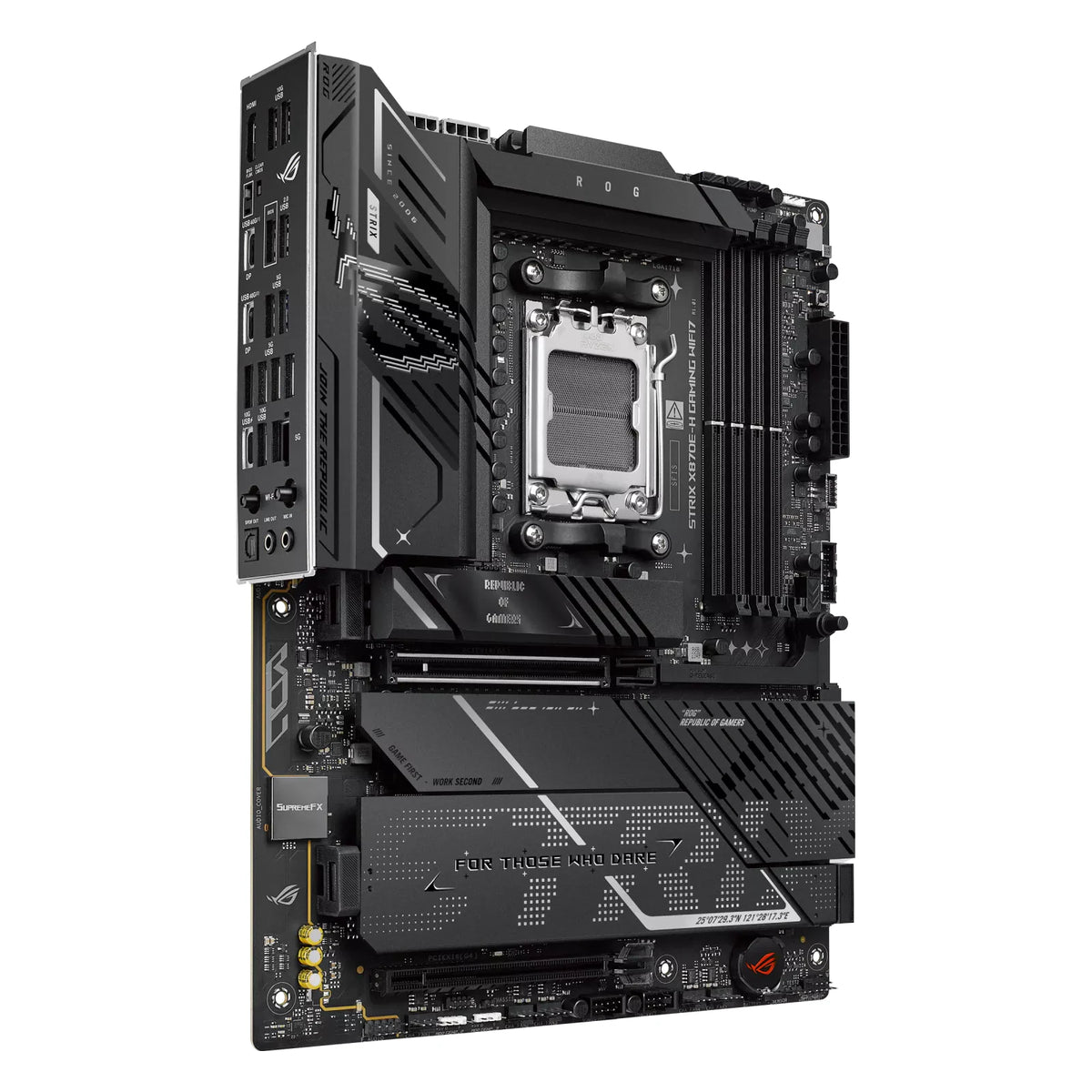 ASUS ROG STRIX X870E-H GAMING WIFI7 — vue en perspective à 45 degrés sur fond blanc carré — réf. 90MB1M90-M0EAY0