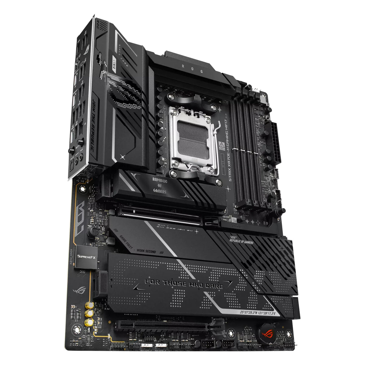 ASUS ROG STRIX X870E-H GAMING WIFI7 — vue en perspective à 45 degrés sur fond blanc carré — réf. 90MB1M90-M0EAY0