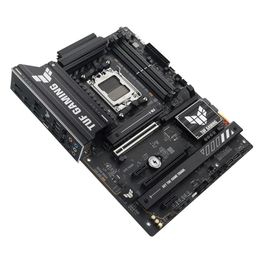 ASUS TUF GAMING B650E-PLUS WIFI — vue en perspective à 45 degrés sur fond blanc carré — réf. 90MB1M20-M0EAY0