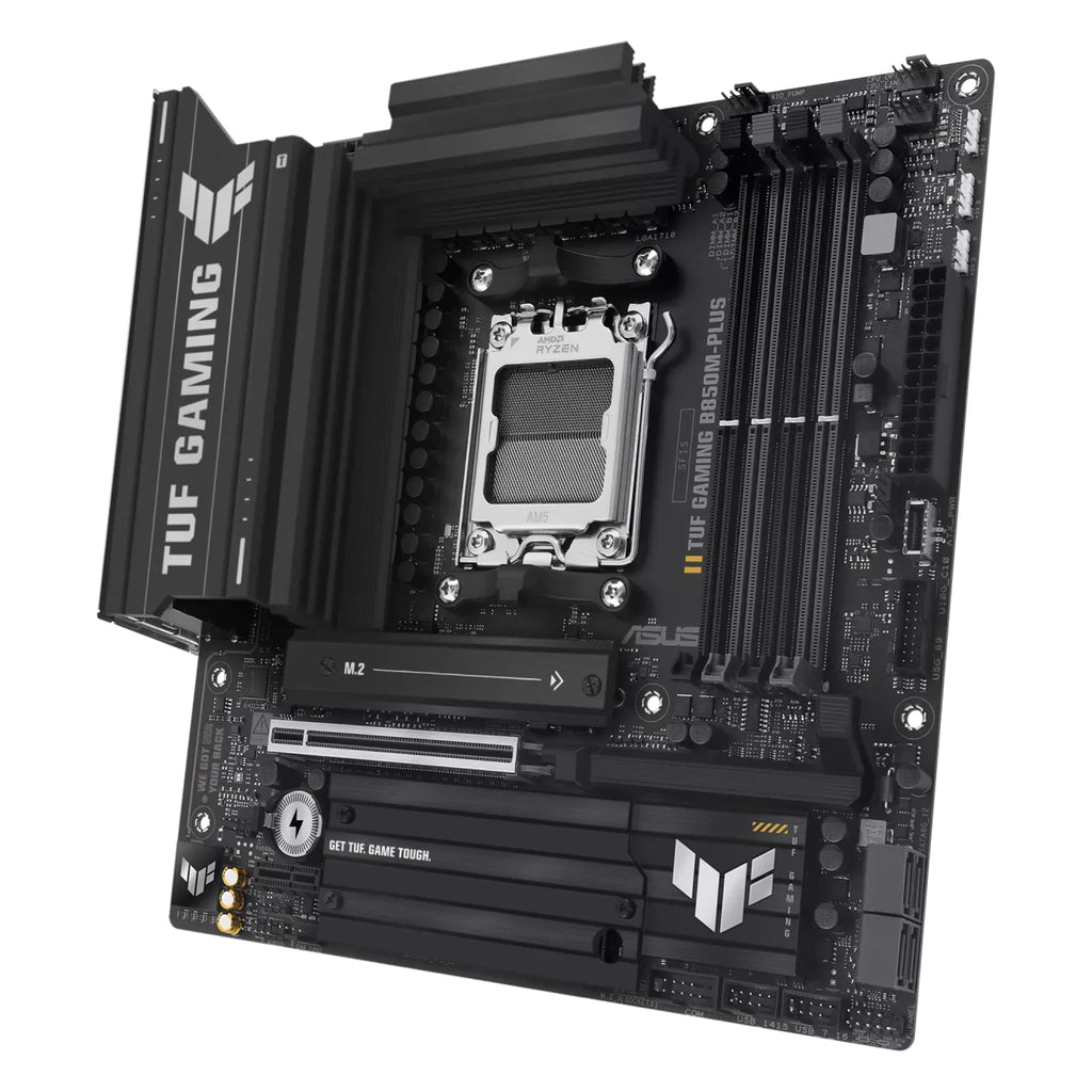 ASUS TUF GAMING B850M-PLUS — vue en perspective à 60 degrés sur fond blanc carré — réf. 90MB1IX0-M0EAY0