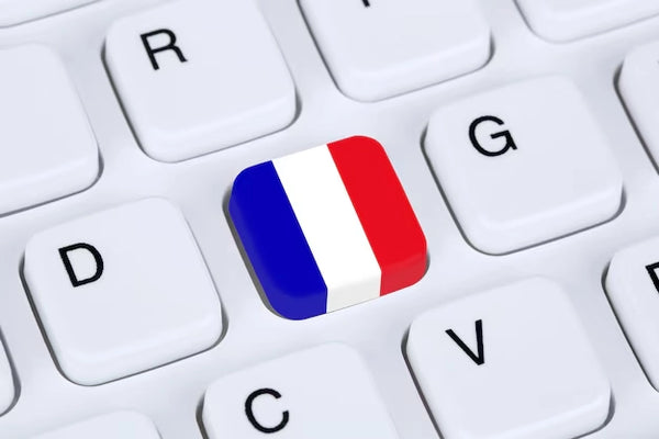 Clavier ordinateur avec touche drapeau France
