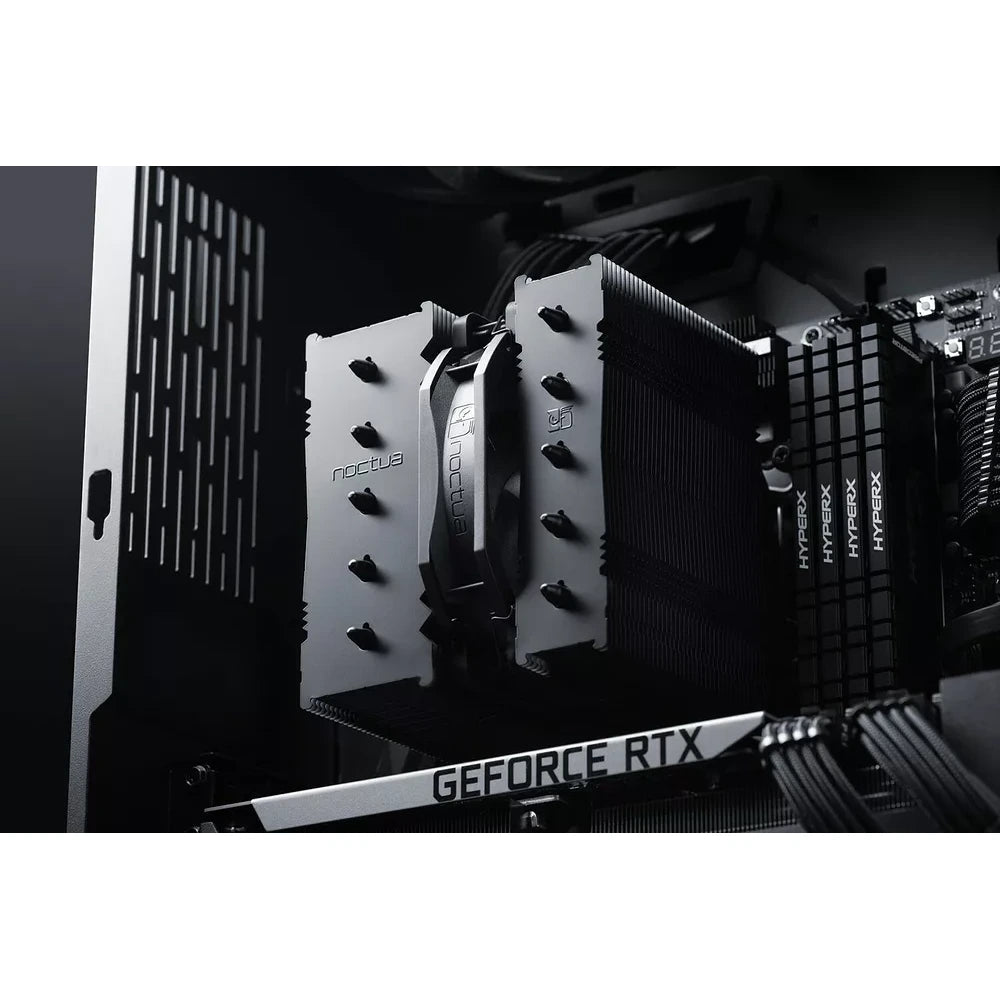 Noctua NH-D12L chromax.black — vue produit 5 du ventirad CPU sur fond blanc — réf. NH-D12L CHROMAX.BLACK