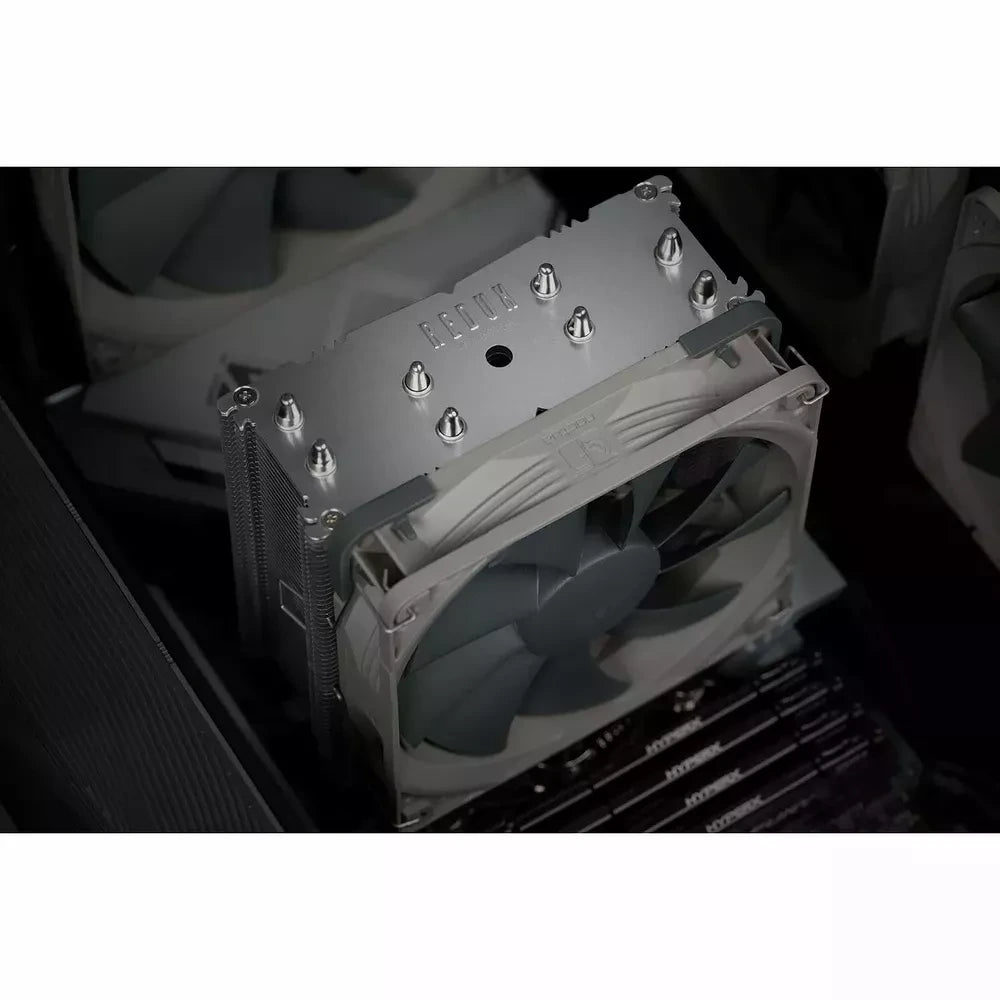 Noctua NH-U12S redux — vue produit 6 du ventirad CPU sur fond blanc — réf. NH-U12S REDUX