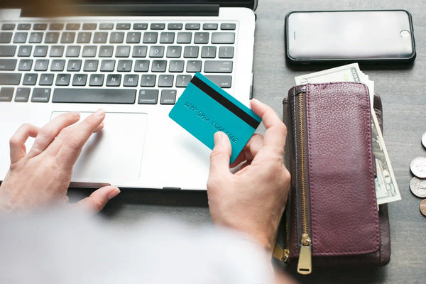 Photo illustration paiement sécurisé en ligne sur ordinateur