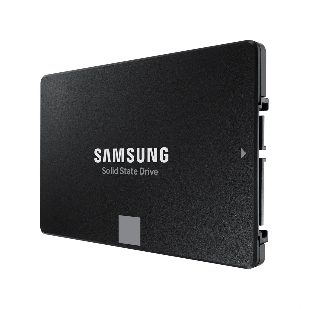 Samsung 870 EVO 2 To — vue en perspective droite du SSD SATA 2,5 pouces sur fond blanc carré — réf. MZ-77E2T0B/EU