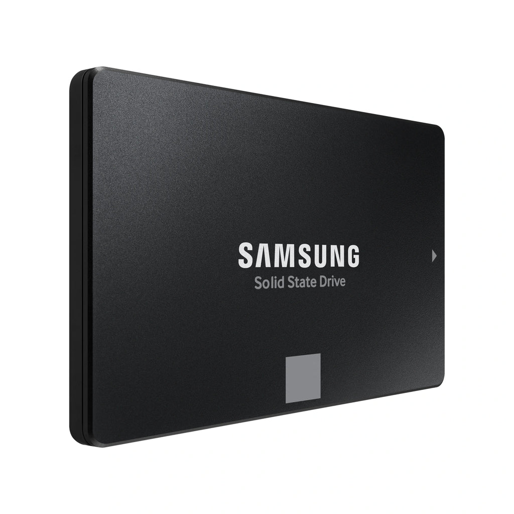 Samsung 870 EVO 250 Go — vue en perspective gauche du SSD SATA 2,5 pouces sur fond blanc carré — réf. MZ-77E250B/EU